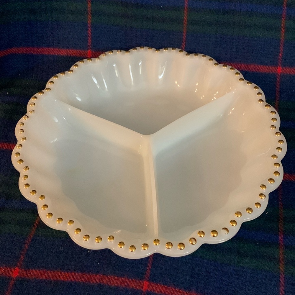 Anchor Hocking milk glass serving plate, 9 inch diameter.